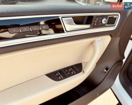 Белый Фольксваген Туарег, объемом двигателя 2.97 л и пробегом 172 тыс. км за 31500 $, фото 12 на Automoto.ua