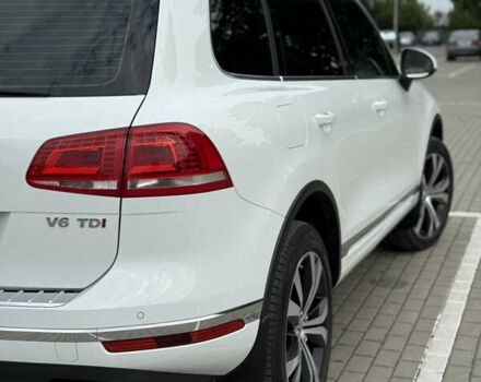 Білий Фольксваген Туарег, об'ємом двигуна 3 л та пробігом 135 тис. км за 32900 $, фото 16 на Automoto.ua