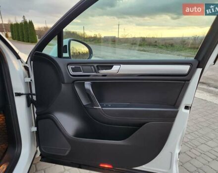 Белый Фольксваген Туарег, объемом двигателя 2.97 л и пробегом 269 тыс. км за 26900 $, фото 23 на Automoto.ua