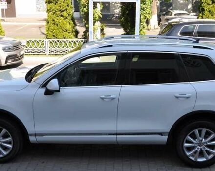 Белый Фольксваген Туарег, объемом двигателя 2.97 л и пробегом 263 тыс. км за 23000 $, фото 2 на Automoto.ua