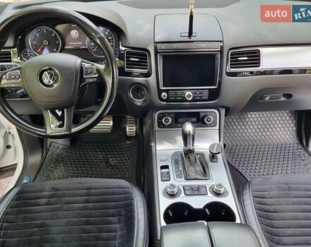 Белый Фольксваген Туарег, объемом двигателя 2.97 л и пробегом 237 тыс. км за 31000 $, фото 12 на Automoto.ua