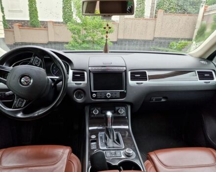 Белый Фольксваген Туарег, объемом двигателя 3 л и пробегом 105 тыс. км за 31288 $, фото 10 на Automoto.ua