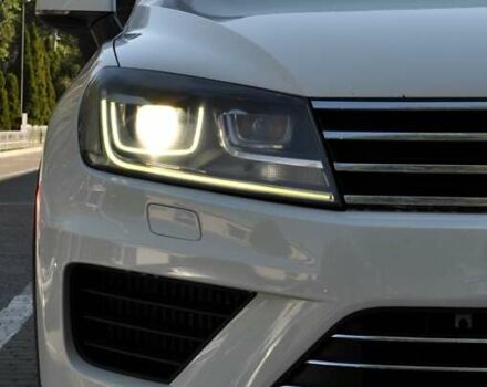 Белый Фольксваген Туарег, объемом двигателя 2.97 л и пробегом 263 тыс. км за 23000 $, фото 13 на Automoto.ua