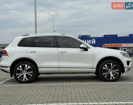 Білий Фольксваген Туарег, об'ємом двигуна 3 л та пробігом 135 тис. км за 32900 $, фото 3 на Automoto.ua