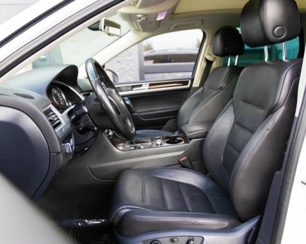 Білий Фольксваген Туарег, об'ємом двигуна 3 л та пробігом 76 тис. км за 12300 $, фото 6 на Automoto.ua