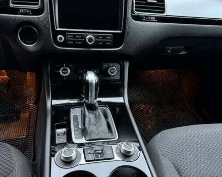 Білий Фольксваген Туарег, об'ємом двигуна 2.97 л та пробігом 270 тис. км за 23500 $, фото 12 на Automoto.ua