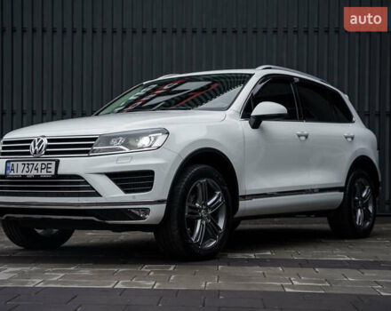 Белый Фольксваген Туарег, объемом двигателя 2.97 л и пробегом 120 тыс. км за 32000 $, фото 1 на Automoto.ua