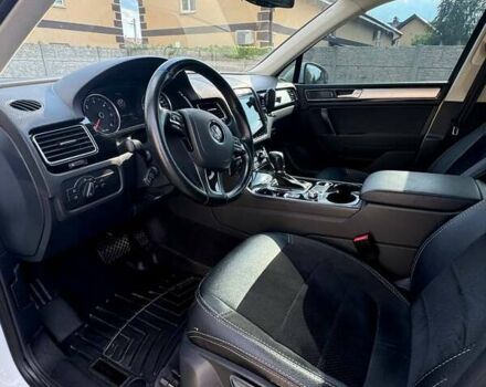Фольксваген Туарег 2016 в Киеве на Automoto.ua Белый Фольксваген Туарег, объемом двигателя 3 л и пробегом 180 тыс. км за 22500 $, фото 34 на Automoto.ua