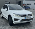 Білий Фольксваген Туарег, об'ємом двигуна 3 л та пробігом 131 тис. км за 34800 $, фото 1 на Automoto.ua