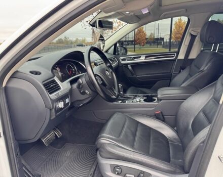 Белый Фольксваген Туарег, объемом двигателя 3 л и пробегом 238 тыс. км за 22500 $, фото 13 на Automoto.ua