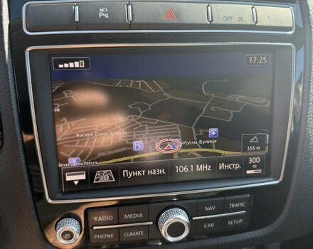 Білий Фольксваген Туарег, об'ємом двигуна 2.97 л та пробігом 265 тис. км за 25500 $, фото 9 на Automoto.ua