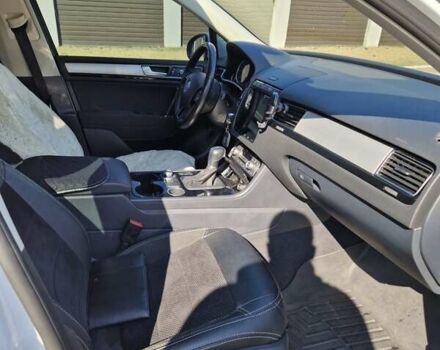 Фольксваген Туарег 2016 в Киеве на Automoto.ua Белый Фольксваген Туарег, объемом двигателя 3 л и пробегом 180 тыс. км за 22500 $, фото 14 на Automoto.ua