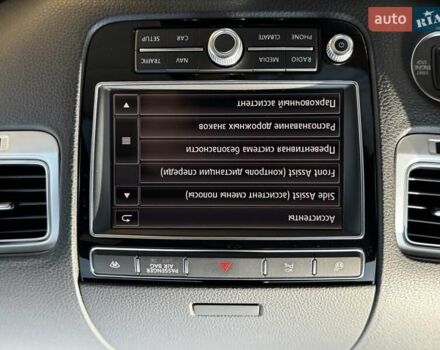 Белый Фольксваген Туарег, объемом двигателя 2.97 л и пробегом 172 тыс. км за 31500 $, фото 27 на Automoto.ua