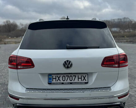 Білий Фольксваген Туарег, об'ємом двигуна 3 л та пробігом 131 тис. км за 34800 $, фото 4 на Automoto.ua