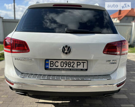 Білий Фольксваген Туарег, об'ємом двигуна 2.97 л та пробігом 300 тис. км за 21900 $, фото 7 на Automoto.ua