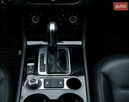 Белый Фольксваген Туарег, объемом двигателя 2.97 л и пробегом 120 тыс. км за 32000 $, фото 20 на Automoto.ua