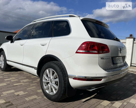 Білий Фольксваген Туарег, об'ємом двигуна 2.97 л та пробігом 300 тис. км за 21900 $, фото 6 на Automoto.ua