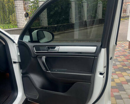 Белый Фольксваген Туарег, объемом двигателя 2.97 л и пробегом 188 тыс. км за 29200 $, фото 12 на Automoto.ua