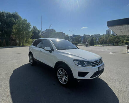 Белый Фольксваген Туарег, объемом двигателя 2.97 л и пробегом 185 тыс. км за 29500 $, фото 3 на Automoto.ua