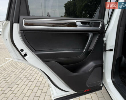 Білий Фольксваген Туарег, об'ємом двигуна 3 л та пробігом 135 тис. км за 32900 $, фото 31 на Automoto.ua