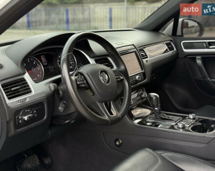 Білий Фольксваген Туарег, об'ємом двигуна 3 л та пробігом 135 тис. км за 32900 $, фото 26 на Automoto.ua