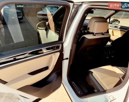 Белый Фольксваген Туарег, объемом двигателя 2.97 л и пробегом 172 тыс. км за 31500 $, фото 35 на Automoto.ua