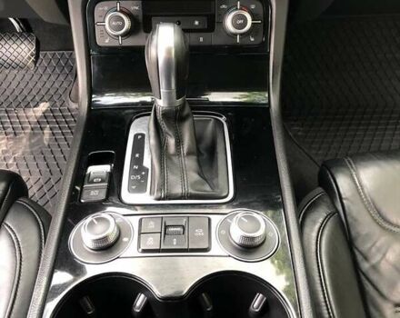 Білий Фольксваген Туарег, об'ємом двигуна 3 л та пробігом 222 тис. км за 24999 $, фото 28 на Automoto.ua