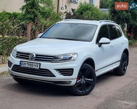 Белый Фольксваген Туарег, объемом двигателя 2.97 л и пробегом 237 тыс. км за 31000 $, фото 1 на Automoto.ua