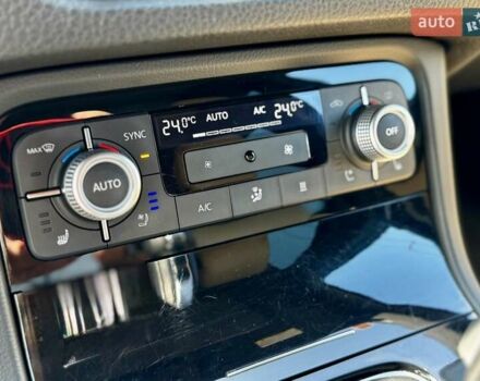 Белый Фольксваген Туарег, объемом двигателя 2.97 л и пробегом 172 тыс. км за 31500 $, фото 32 на Automoto.ua