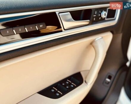 Белый Фольксваген Туарег, объемом двигателя 2.97 л и пробегом 172 тыс. км за 31500 $, фото 13 на Automoto.ua