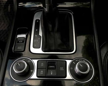 Білий Фольксваген Туарег, об'ємом двигуна 3 л та пробігом 222 тис. км за 24999 $, фото 26 на Automoto.ua