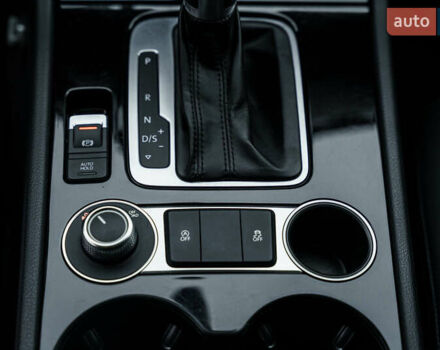 Белый Фольксваген Туарег, объемом двигателя 2.97 л и пробегом 120 тыс. км за 32000 $, фото 21 на Automoto.ua