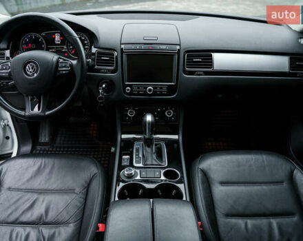 Белый Фольксваген Туарег, объемом двигателя 2.97 л и пробегом 120 тыс. км за 32000 $, фото 15 на Automoto.ua