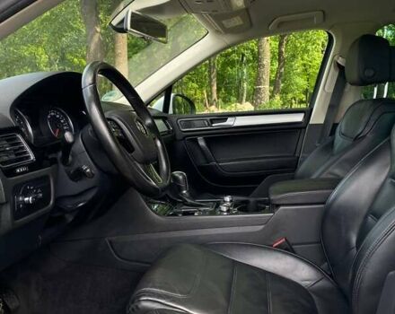 Білий Фольксваген Туарег, об'ємом двигуна 3 л та пробігом 222 тис. км за 24999 $, фото 5 на Automoto.ua