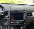 Білий Фольксваген Туарег, об'ємом двигуна 3 л та пробігом 222 тис. км за 24999 $, фото 12 на Automoto.ua