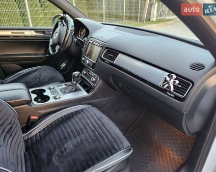 Белый Фольксваген Туарег, объемом двигателя 2.97 л и пробегом 269 тыс. км за 26900 $, фото 11 на Automoto.ua