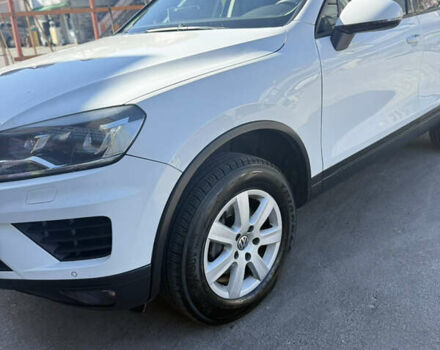 Білий Фольксваген Туарег, об'ємом двигуна 2.97 л та пробігом 265 тис. км за 25500 $, фото 1 на Automoto.ua