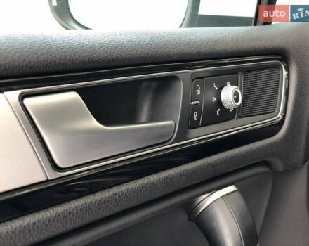 Білий Фольксваген Туарег, об'ємом двигуна 3 л та пробігом 222 тис. км за 24999 $, фото 24 на Automoto.ua