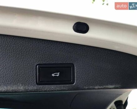 Білий Фольксваген Туарег, об'ємом двигуна 3 л та пробігом 222 тис. км за 24999 $, фото 35 на Automoto.ua