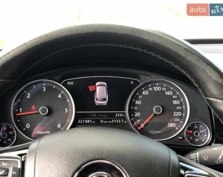 Білий Фольксваген Туарег, об'ємом двигуна 3 л та пробігом 222 тис. км за 24999 $, фото 22 на Automoto.ua