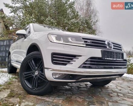 Белый Фольксваген Туарег, объемом двигателя 3 л и пробегом 183 тыс. км за 28700 $, фото 2 на Automoto.ua