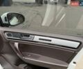 Білий Фольксваген Туарег, об'ємом двигуна 2.97 л та пробігом 216 тис. км за 28900 $, фото 5 на Automoto.ua