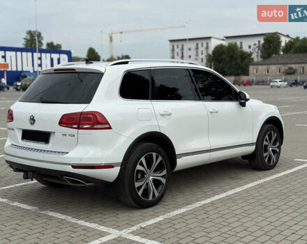 Білий Фольксваген Туарег, об'ємом двигуна 3 л та пробігом 135 тис. км за 32900 $, фото 4 на Automoto.ua