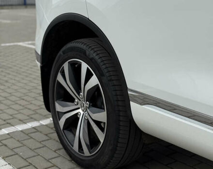 Білий Фольксваген Туарег, об'ємом двигуна 3 л та пробігом 135 тис. км за 32900 $, фото 20 на Automoto.ua