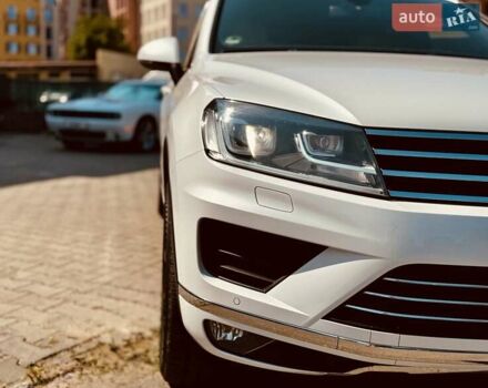 Белый Фольксваген Туарег, объемом двигателя 2.97 л и пробегом 172 тыс. км за 31500 $, фото 7 на Automoto.ua