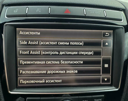 Білий Фольксваген Туарег, об'ємом двигуна 3 л та пробігом 131 тис. км за 34800 $, фото 29 на Automoto.ua