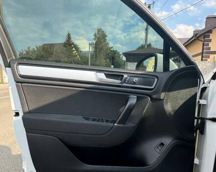 Фольксваген Туарег 2016 в Киеве на Automoto.ua Белый Фольксваген Туарег, объемом двигателя 3 л и пробегом 180 тыс. км за 22500 $, фото 33 на Automoto.ua