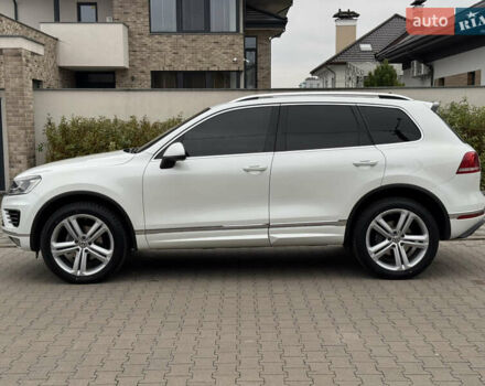 Белый Фольксваген Туарег, объемом двигателя 2.97 л и пробегом 418 тыс. км за 22900 $, фото 3 на Automoto.ua