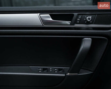 Белый Фольксваген Туарег, объемом двигателя 2.97 л и пробегом 120 тыс. км за 32000 $, фото 28 на Automoto.ua