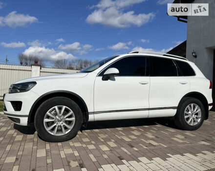 Білий Фольксваген Туарег, об'ємом двигуна 2.97 л та пробігом 300 тис. км за 21900 $, фото 4 на Automoto.ua